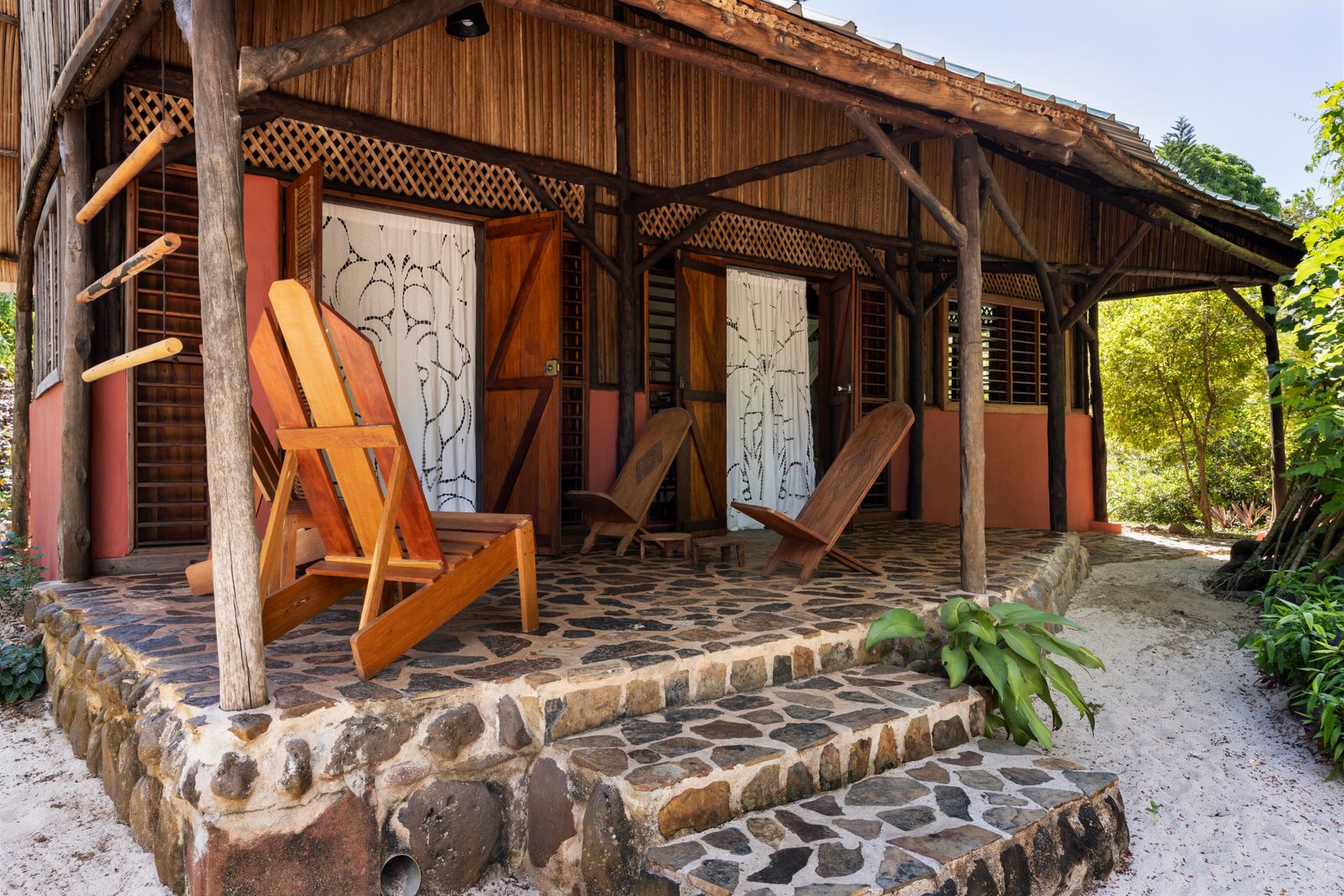 Madiro Bungalow beachside at Sakatia Lodge