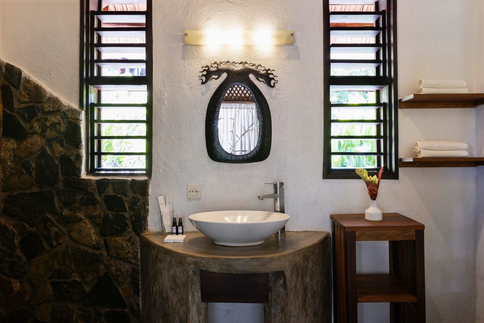 Madiro Bungalow veranda with ocean view