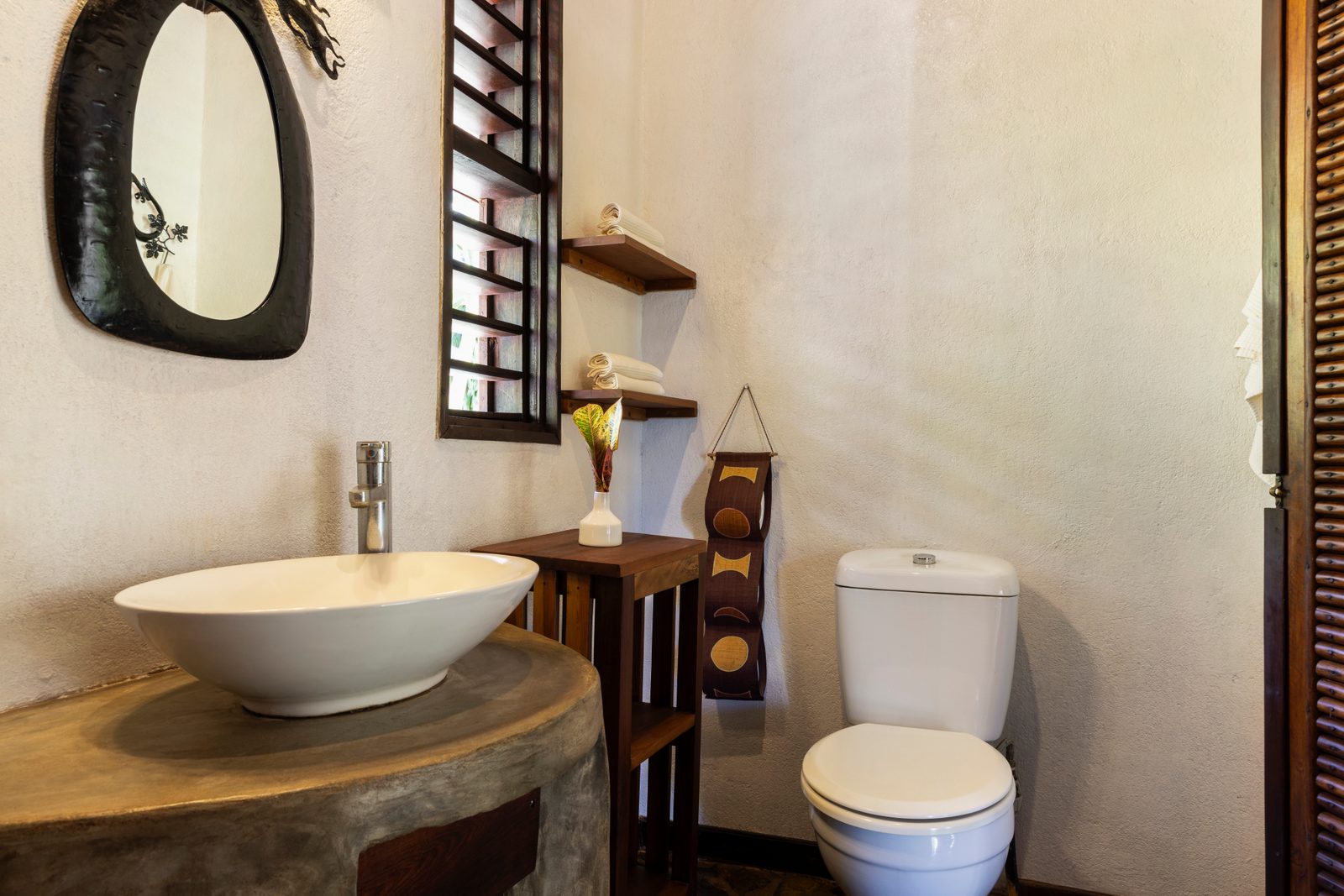 Madiro Bungalow bathroom